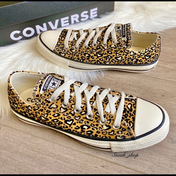 Converse Shoes - NWT Converse Leopard Heart Chuck Taylor All Star